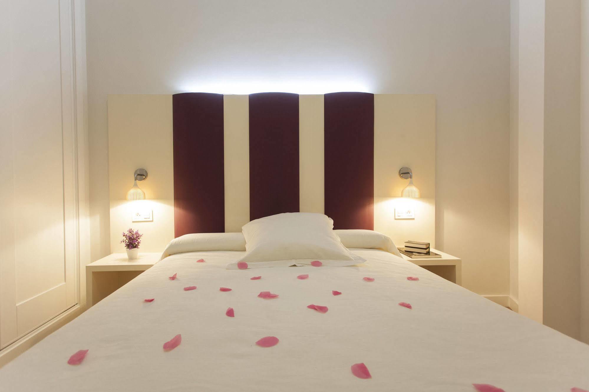 Picasso Suites Málaga Exteriör bild