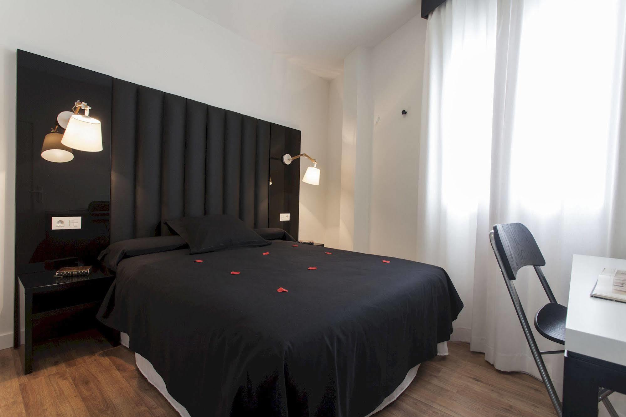 Picasso Suites Málaga Exteriör bild
